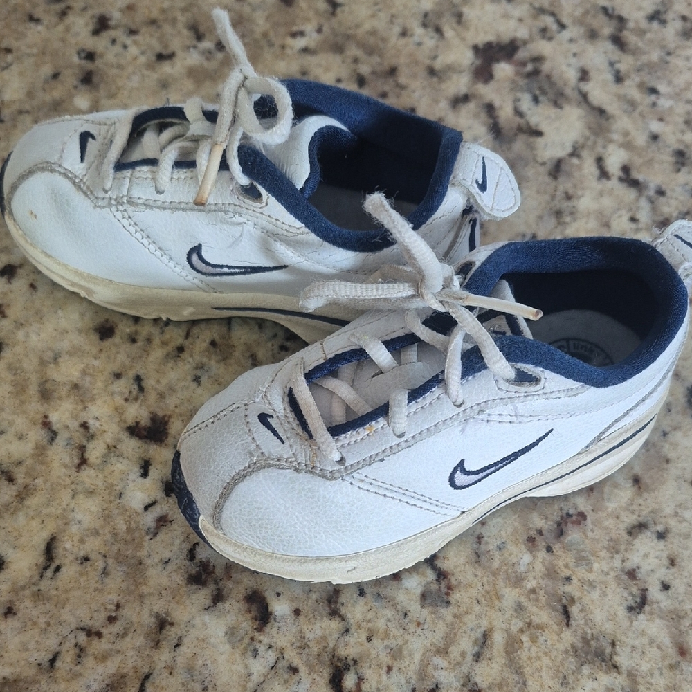 Vintage Nike Kids White and Navy Sneakers